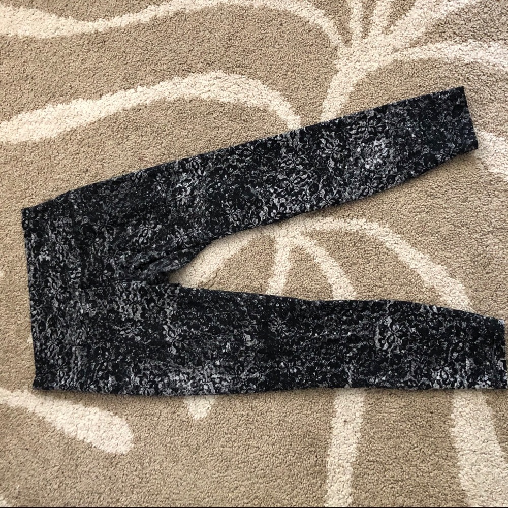 Lululemon align crops size 10 black and white vguc